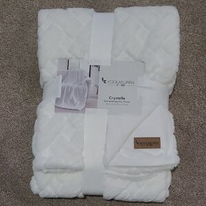 Koolaburra by UGG Crystelle Textured Faux Fur Throw - White